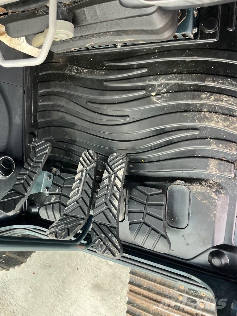 Hyundai HX140L Гусеничні екскаватори