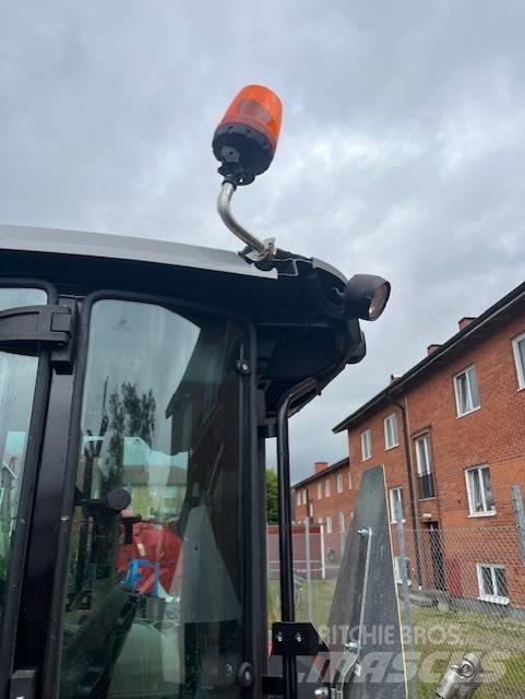 Massey Ferguson 4708 Трактори