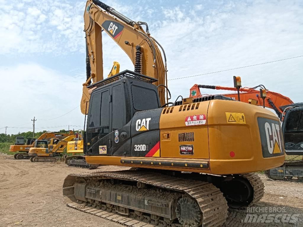 CAT 320D2 Середні екскаватори 7т. - 12т.