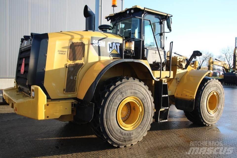 CAT 966M Фронтальні навантажувачі