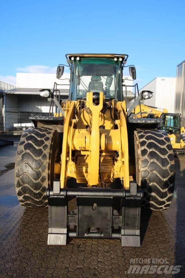 CAT 966M Фронтальні навантажувачі