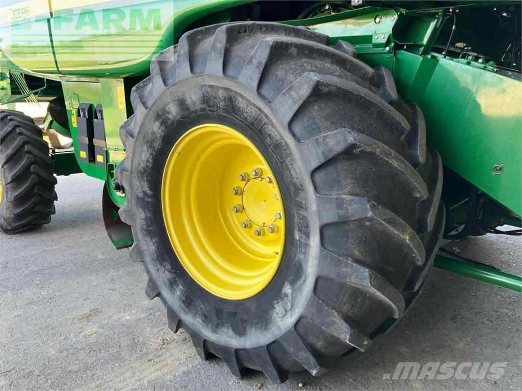 John Deere t560hm Зернозбиральні комбайни