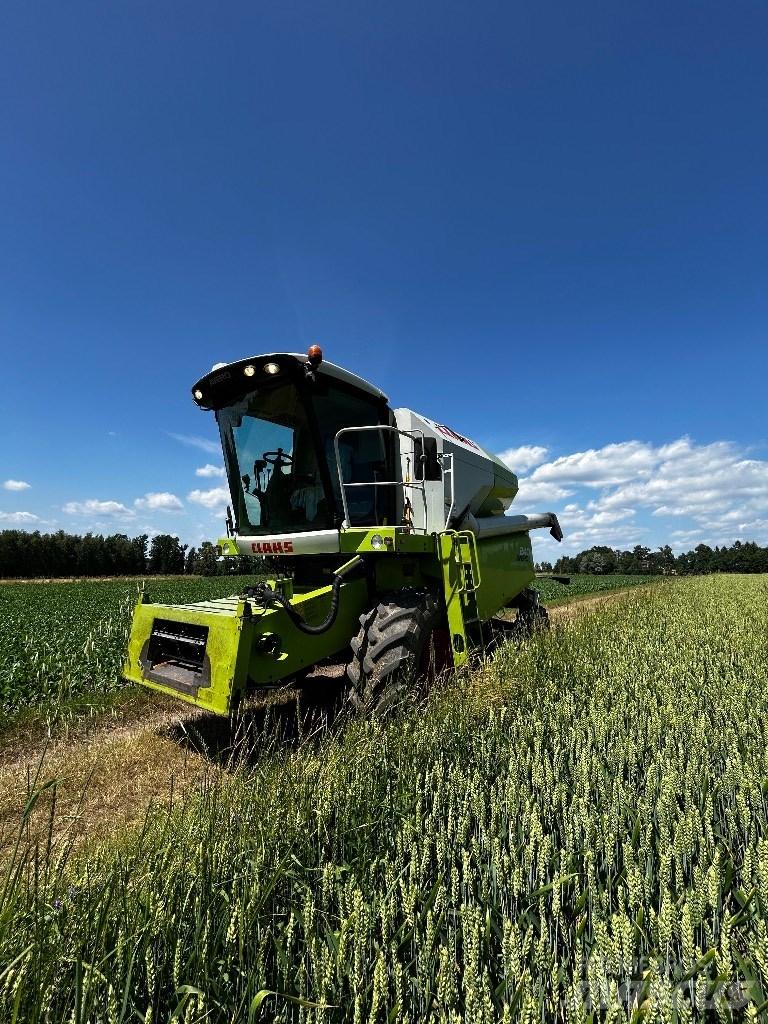 CLAAS Avero 240 Зернозбиральні комбайни