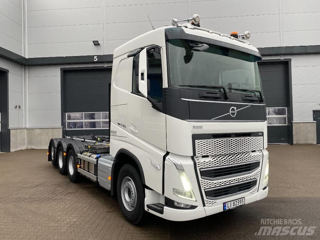 Volvo FH540 Tridem Вантажівки з гаковим підйомом