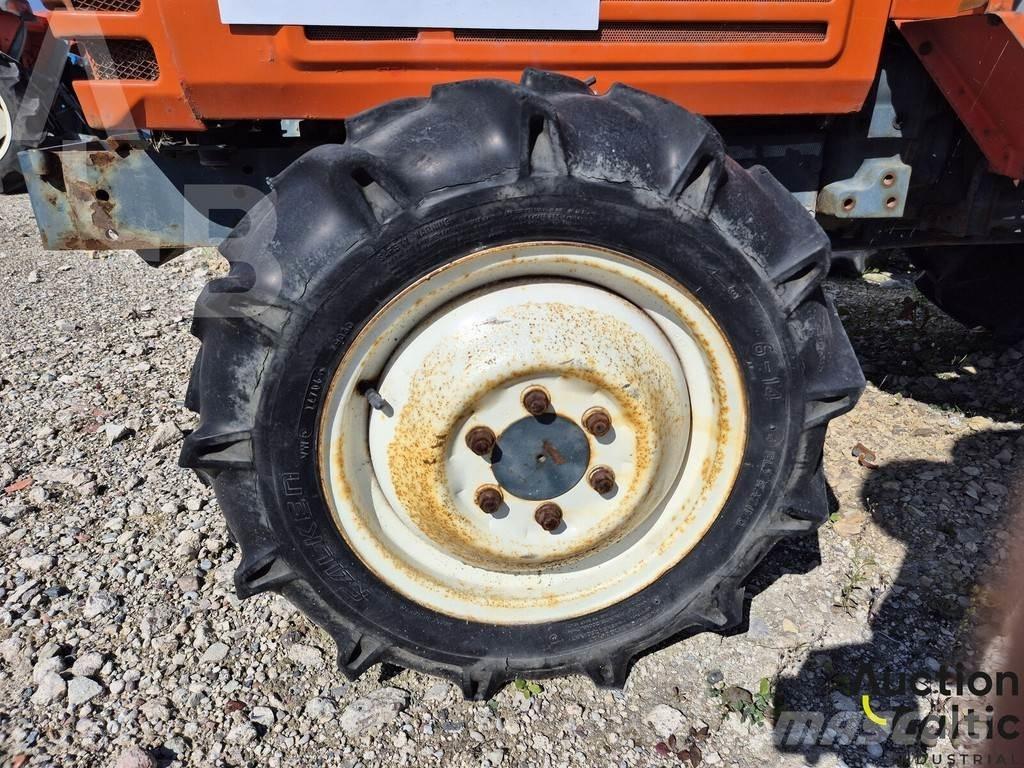 Kubota L1-205D Трактори