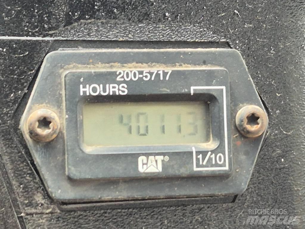 CAT 236 B Міні-навантажувачі
