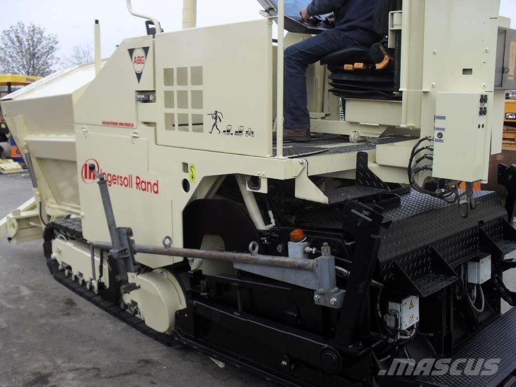 ABG Titan 2820 Асфальтовкладачі