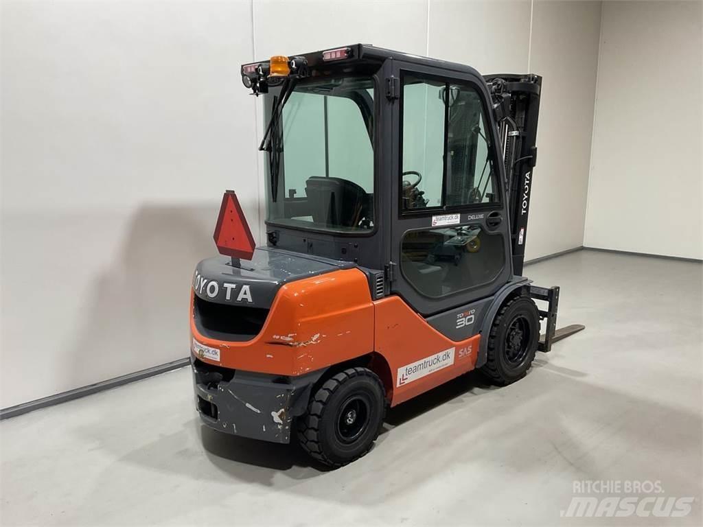 Toyota 52-8FDF30 Дизельні навантажувачі