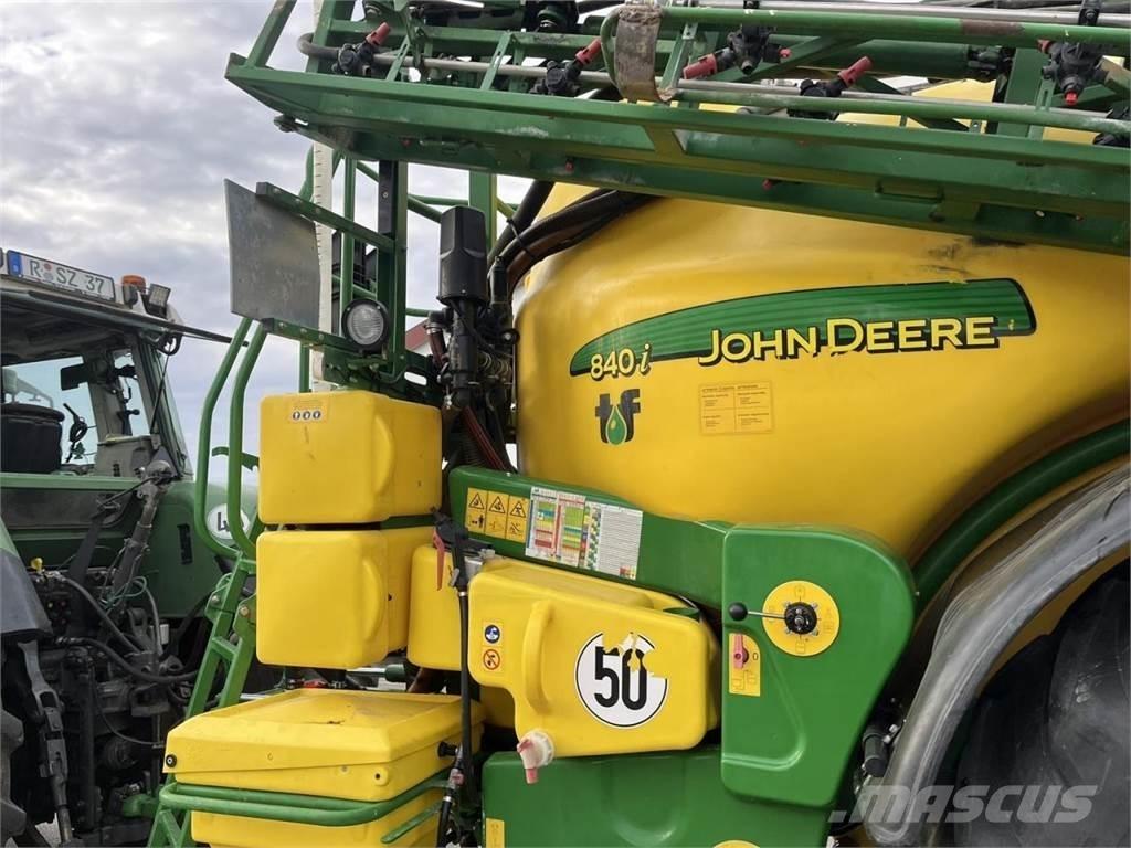 John Deere 840 TF Причіпні обприскувачі