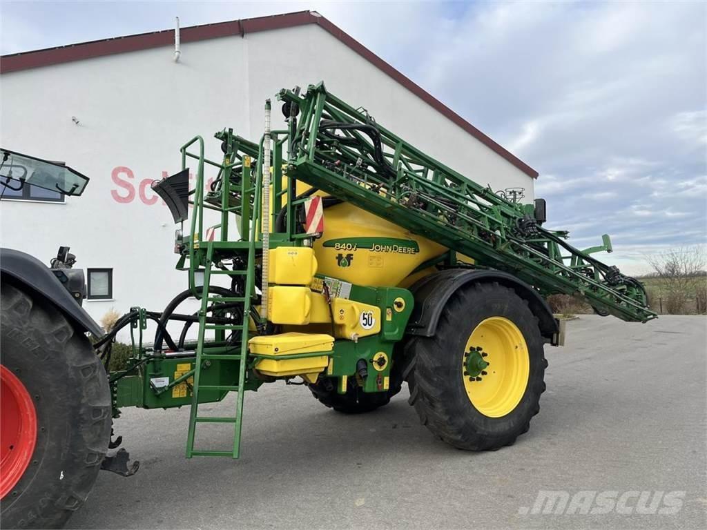 John Deere 840 TF Причіпні обприскувачі