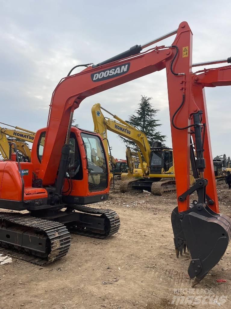 Doosan DX80 Середні екскаватори 7т. - 12т.