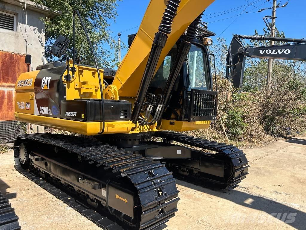CAT 320D2L Гусеничні екскаватори