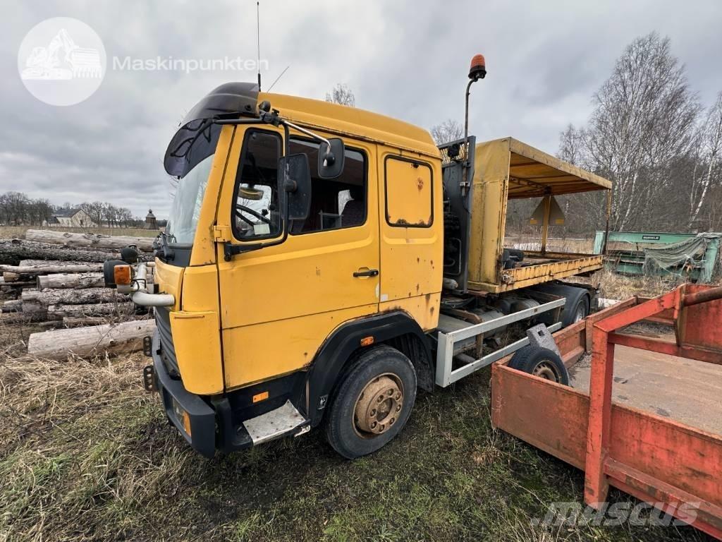 Mercedes-Benz 1117 L Вантажівки з гаковим підйомом