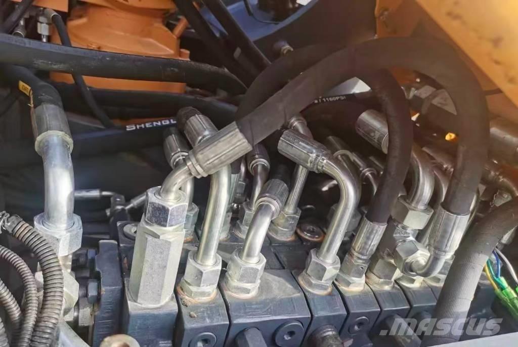  新源 75 Колісні екскаватори