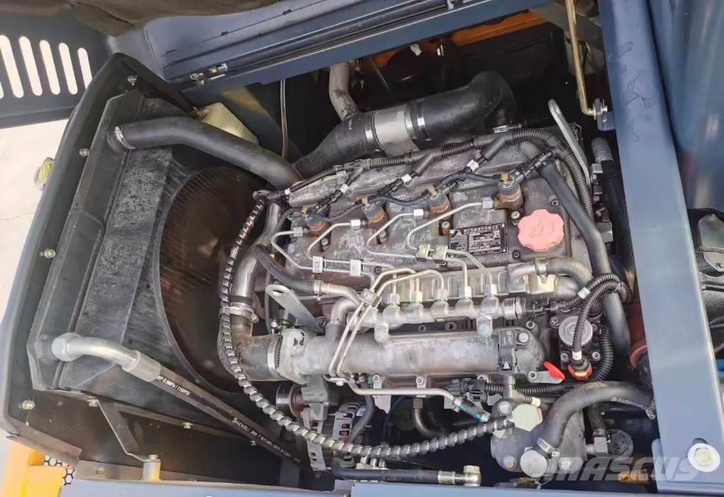  新源 75 Колісні екскаватори