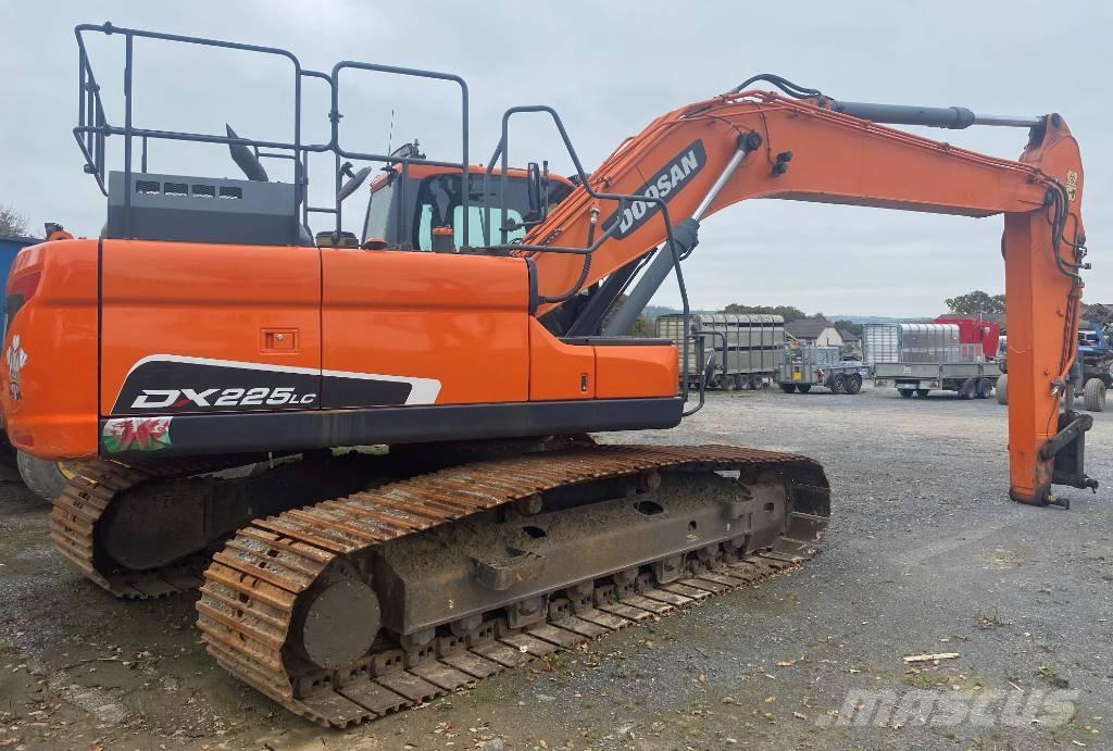 Doosan DX 225 LC Гусеничні екскаватори