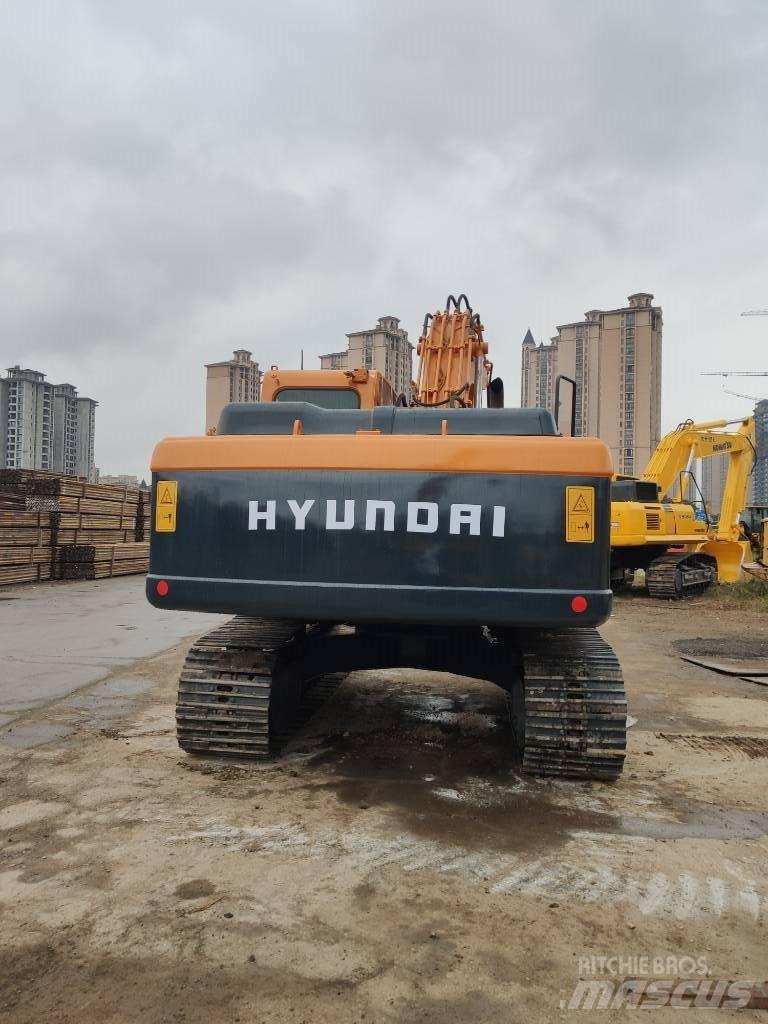 Hyundai R220LC-9S Гусеничні екскаватори