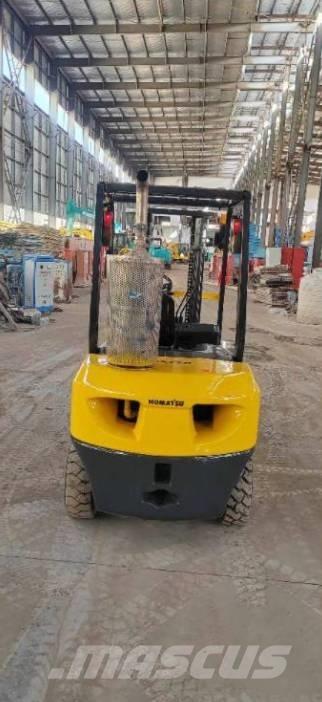Komatsu FD 30 T-14 Дизельні навантажувачі