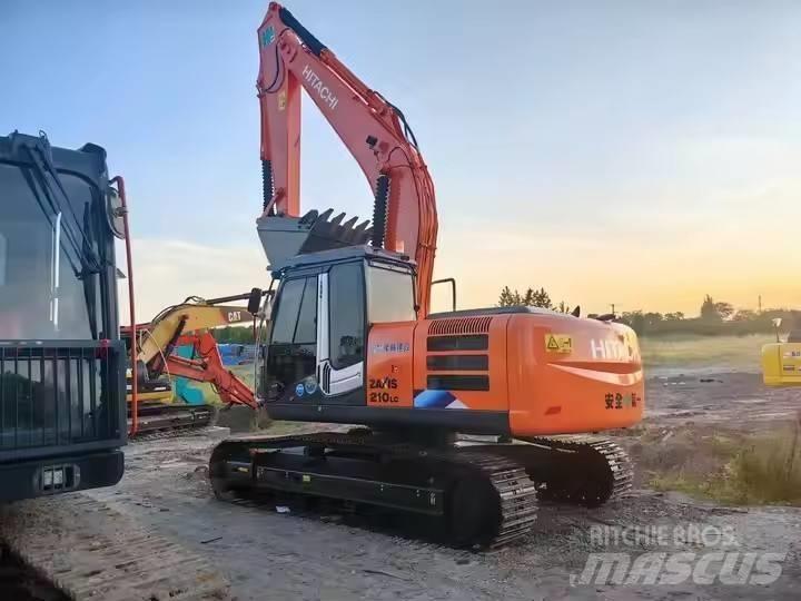 Hitachi ZX210 Гусеничні екскаватори