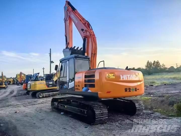 Hitachi ZX210 Гусеничні екскаватори