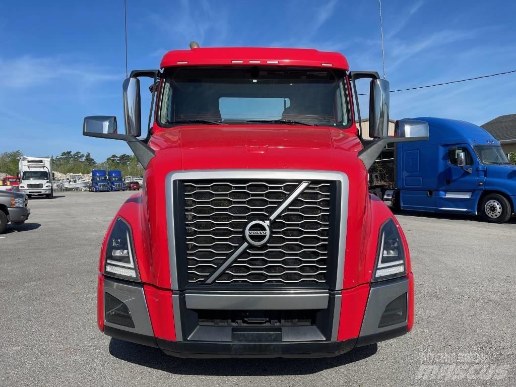 Volvo VNL64T300 Тягачі
