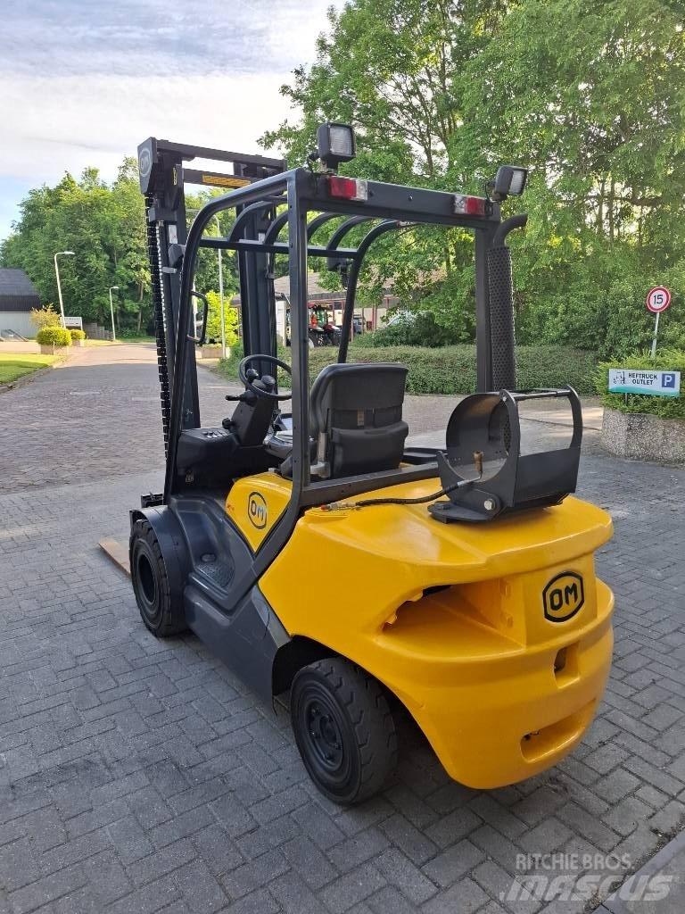 OM XG30 Heftruck Газові навантажувачі