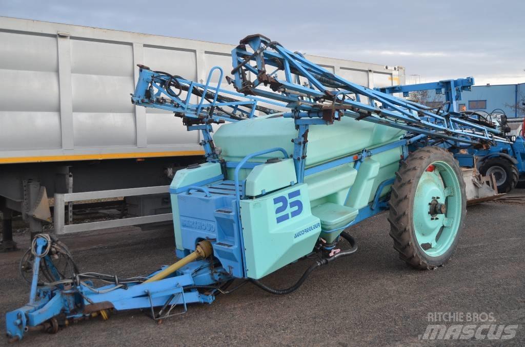 Berthoud Racer 25 Причіпні обприскувачі