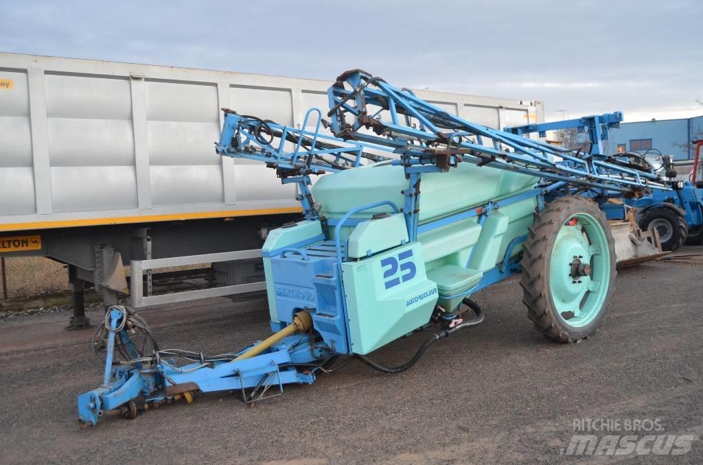 Berthoud Racer 25 Причіпні обприскувачі
