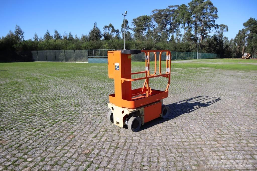 JLG 1230ES Вертикальні щоглові підйомники