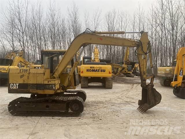CAT E70B Гусеничні екскаватори