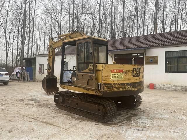 CAT E70B Гусеничні екскаватори
