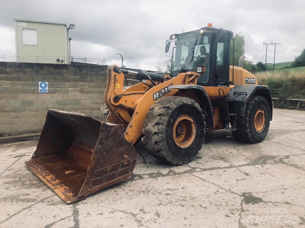 CASE 821 F Фронтальні навантажувачі