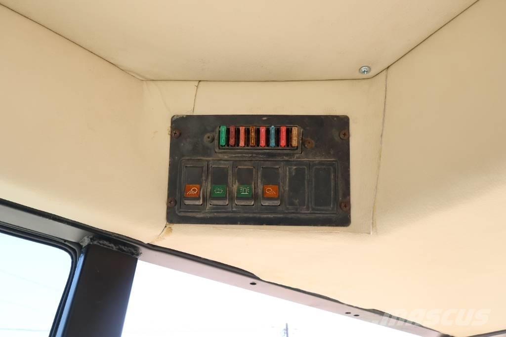 John Deere 5500 STD Трактори