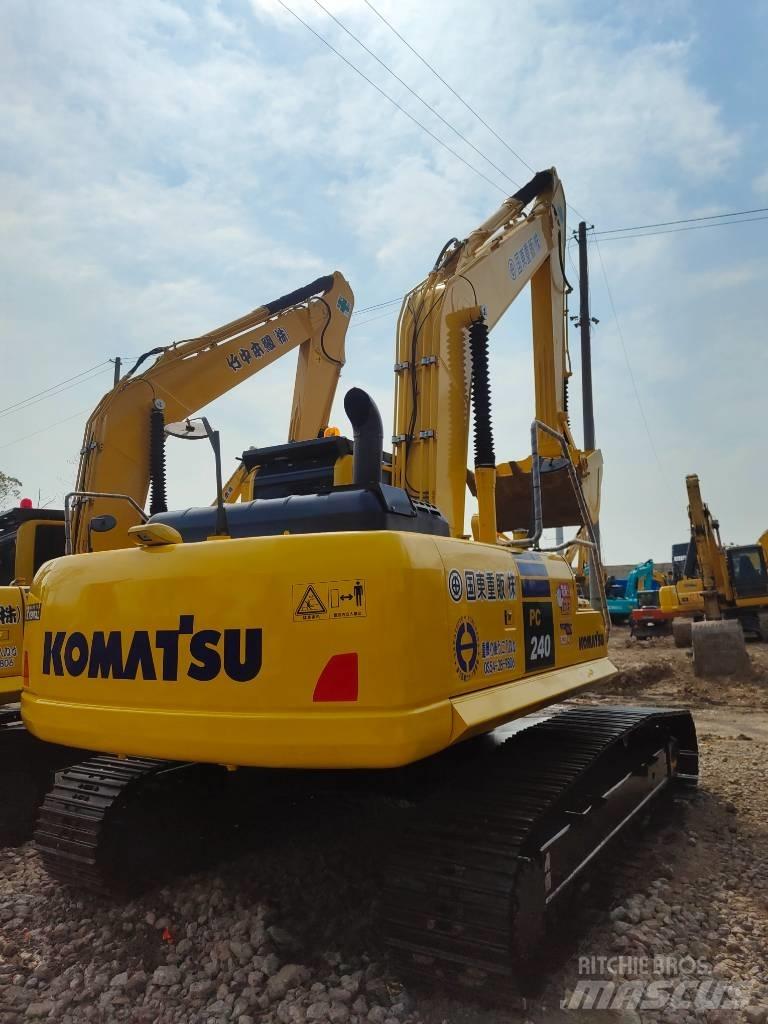 Komatsu PC 240 Гусеничні екскаватори