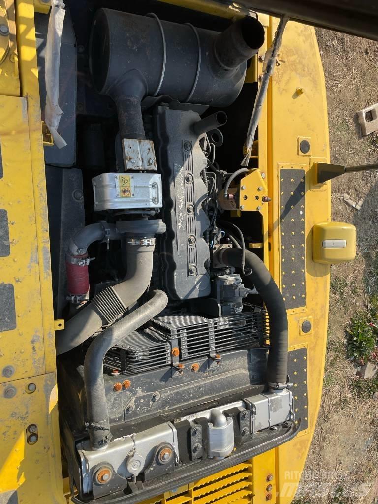 Komatsu 210 Гусеничні екскаватори