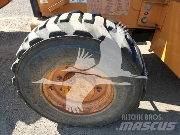 CASE 580M III Екскаватори-навантажувачі