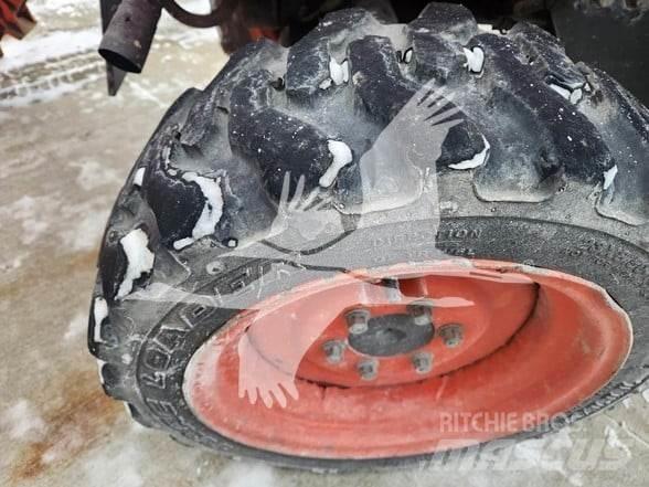 Kubota B26 Екскаватори-навантажувачі
