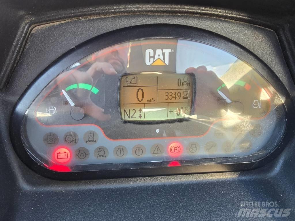 CAT TH337C Телескопічні навантажувачі