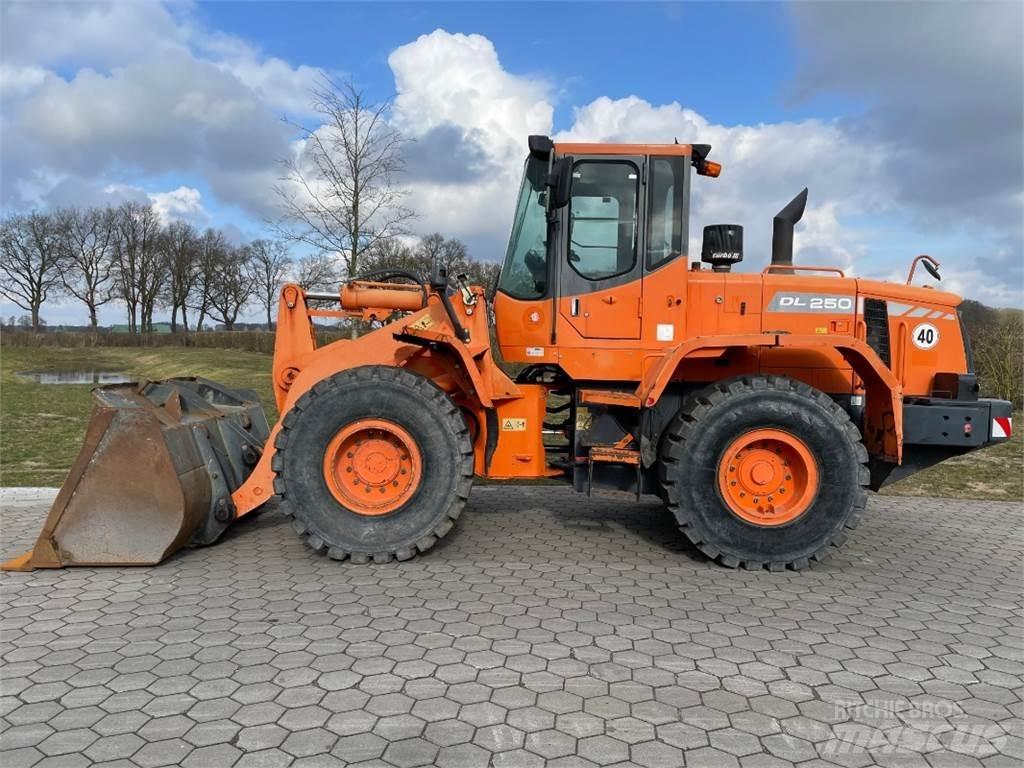 Doosan DL250 Фронтальні навантажувачі