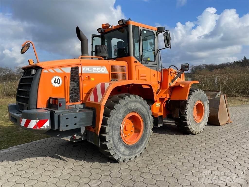 Doosan DL250 Фронтальні навантажувачі
