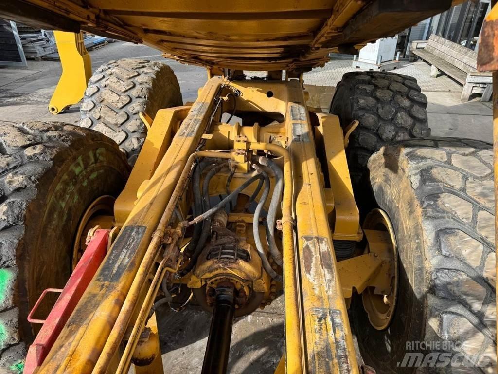 CAT 740 Міні самоскиди