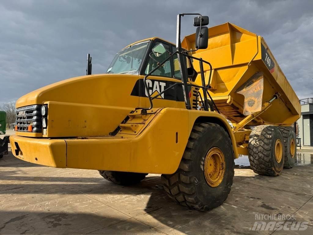 CAT 740 Міні самоскиди