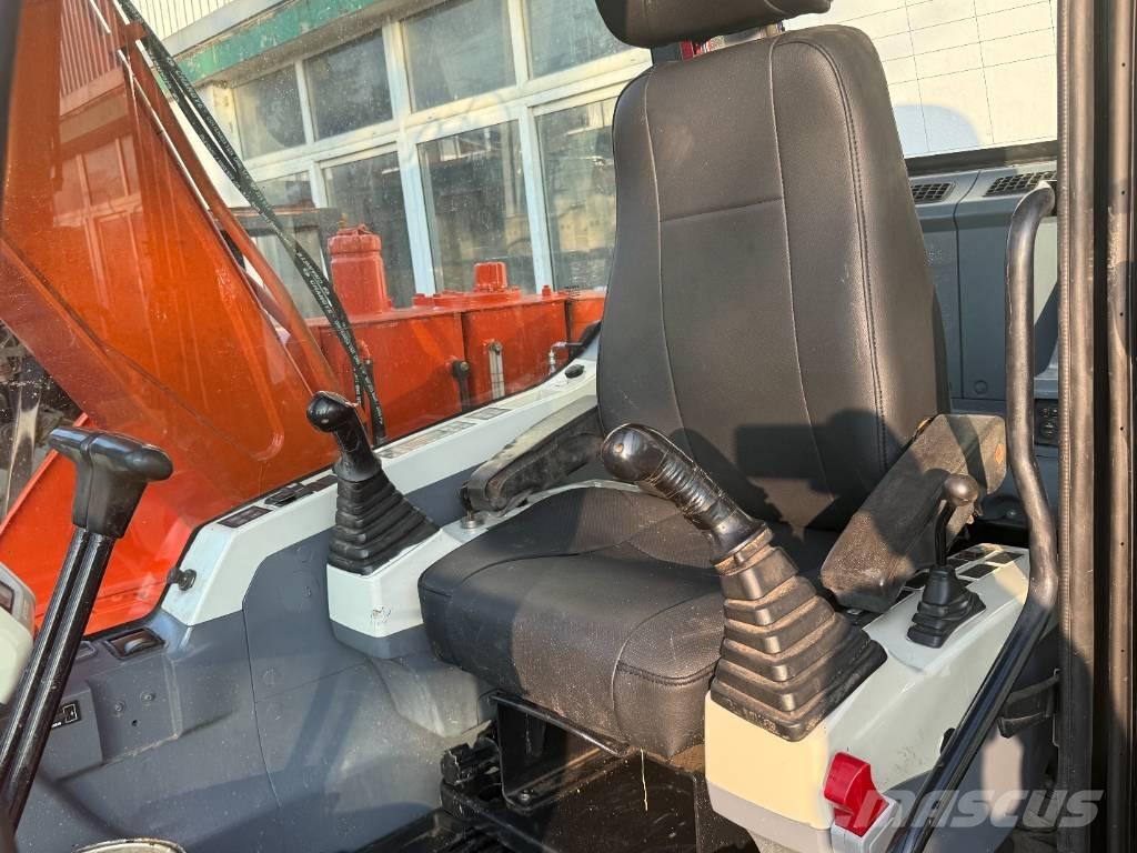 Doosan DX 75 Гусеничні екскаватори