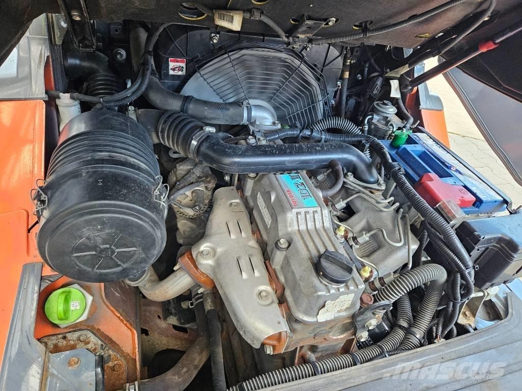 Toyota 8FDF25 Дизельні навантажувачі