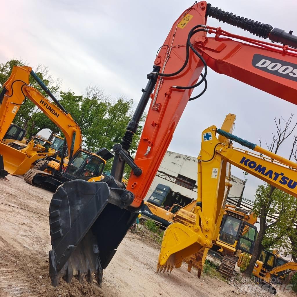 Doosan DX300 Гусеничні екскаватори