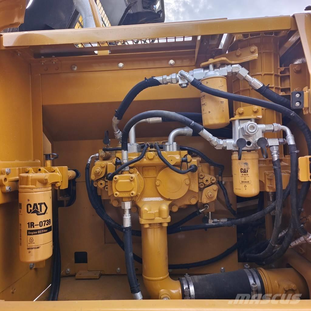 CAT 324 D2L Гусеничні екскаватори