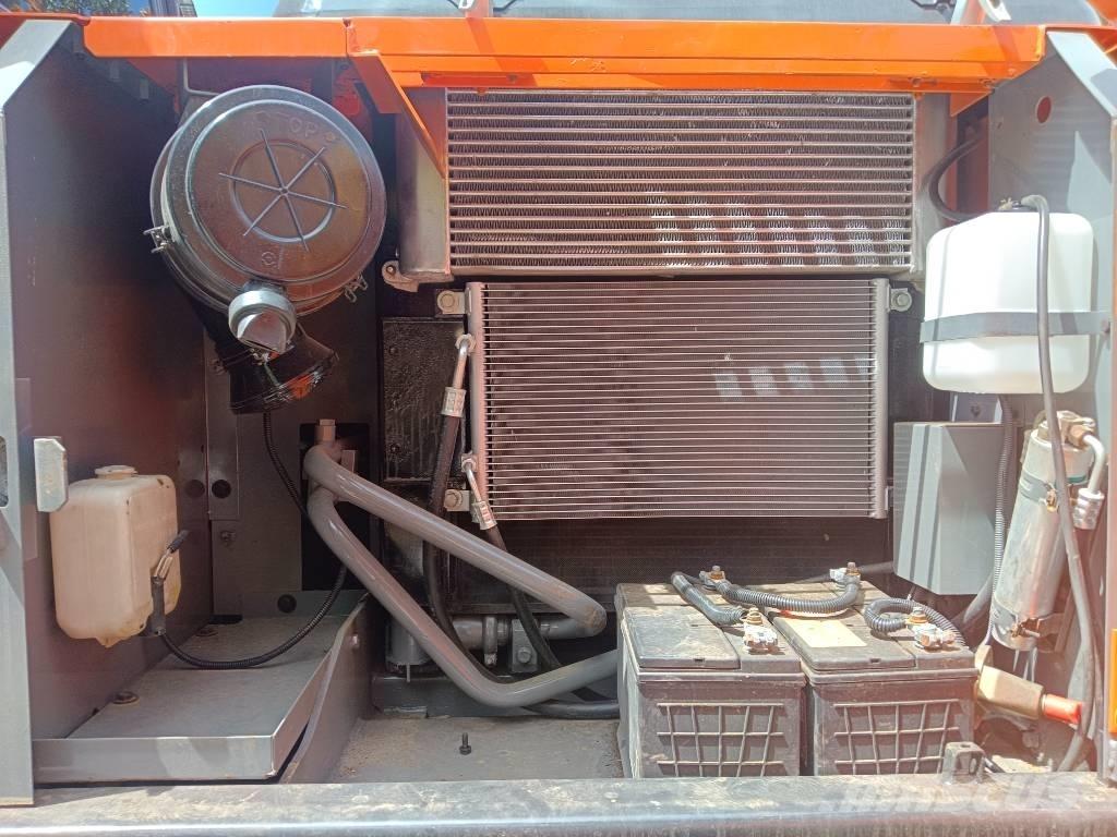 Hitachi ZX130LC Гусеничні екскаватори