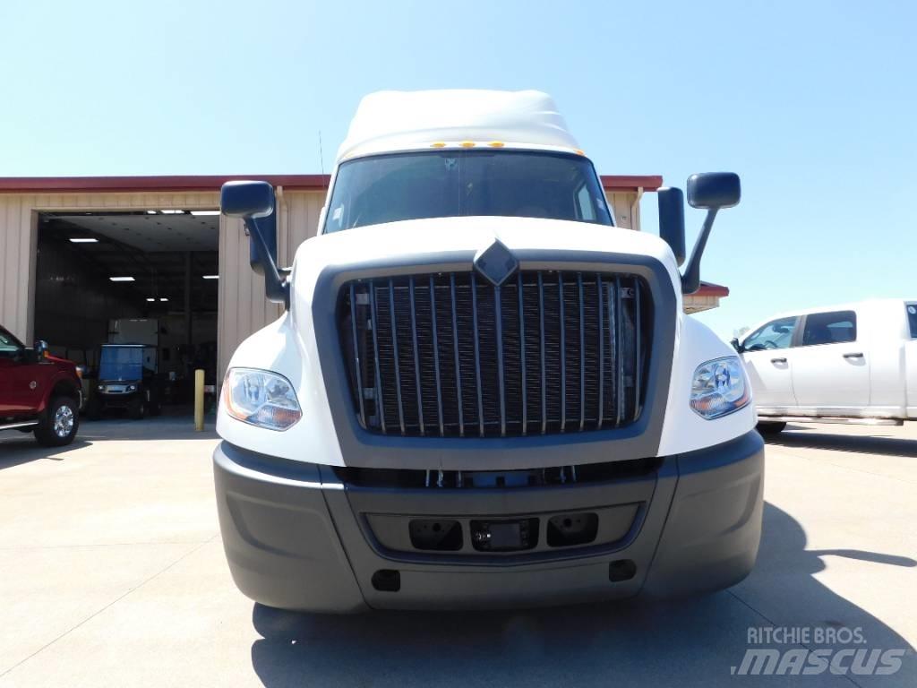 International LT 625 Тягачі