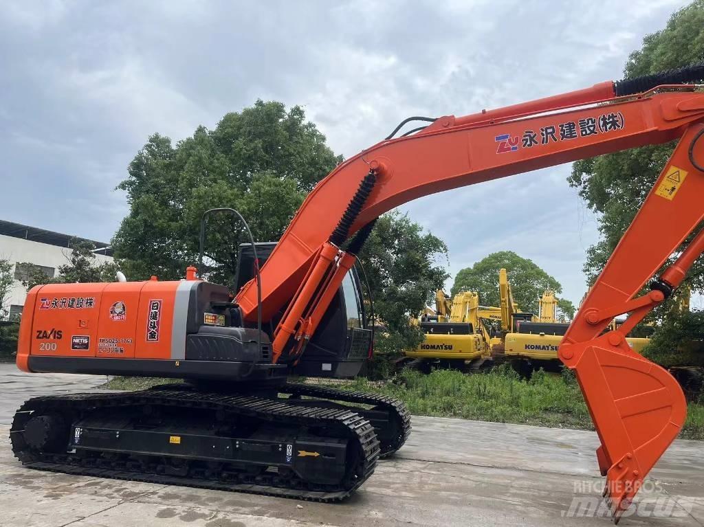 Hitachi ZX 200 Гусеничні екскаватори