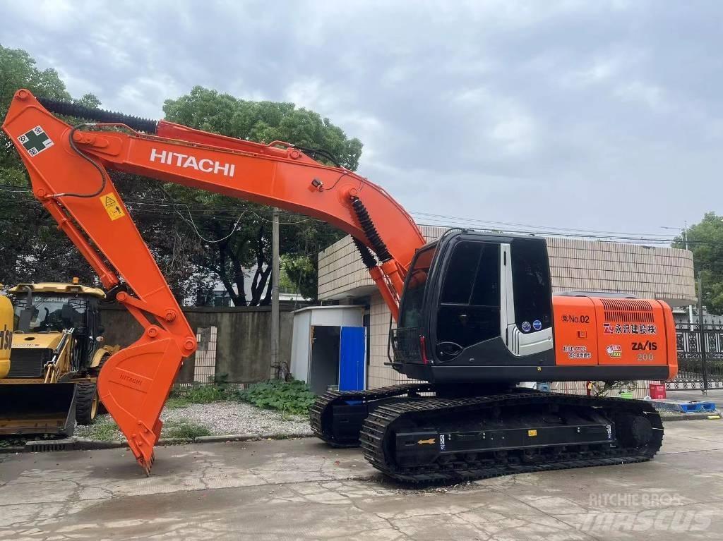 Hitachi ZX 200 Гусеничні екскаватори